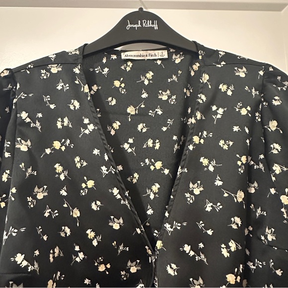 Abercrombie & Fitch Black White Floral Tie Crop Top Size Small - Picture 5 of 15